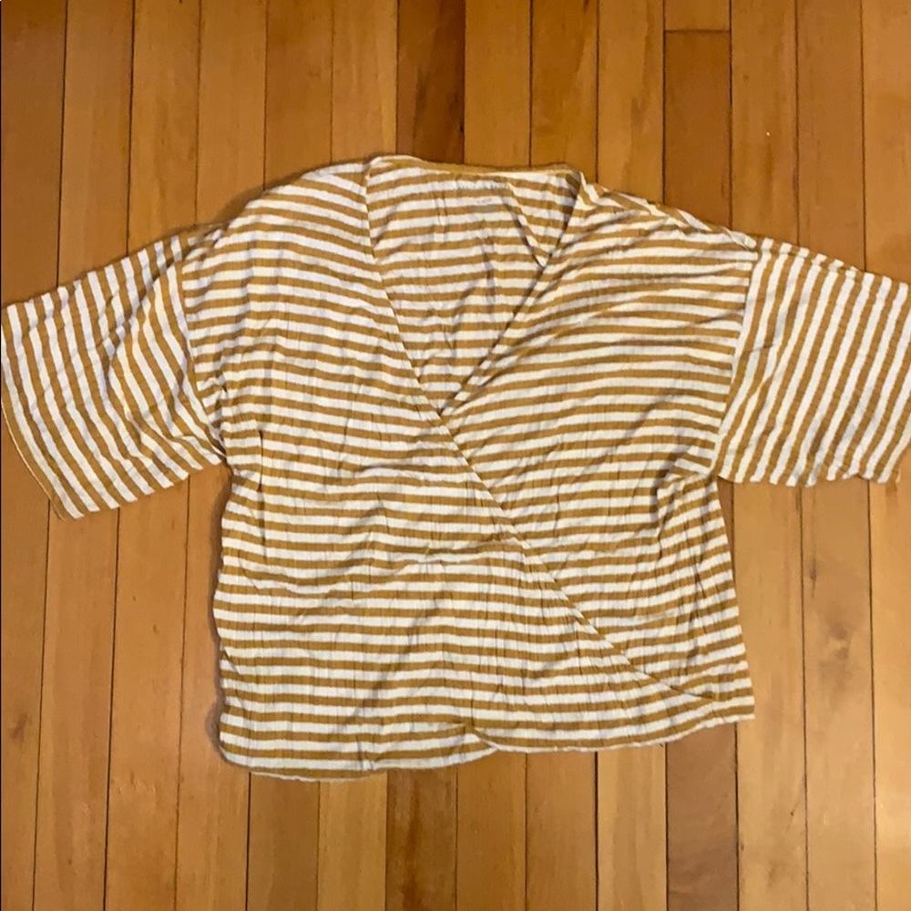 American eagle striped v-neck!